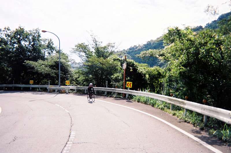 寄に向けて、ひと山上ります（写ルンです）