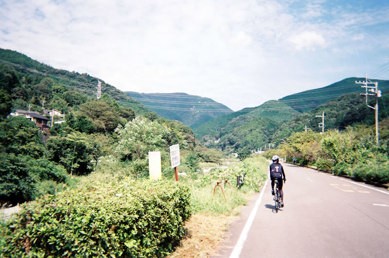 県道710号線を北上（写ルンです）