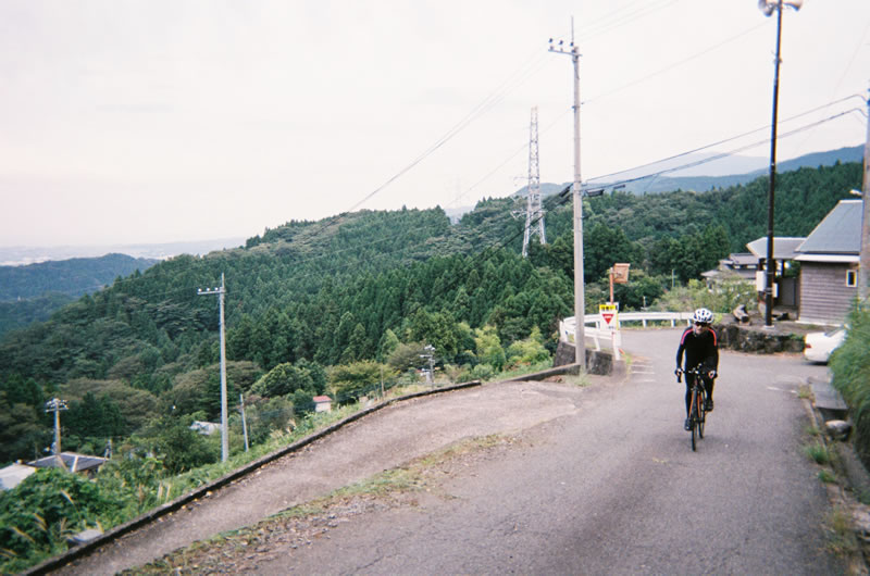 大野山がこんなにキツイなんて聞いてないｗ（写ルンです）