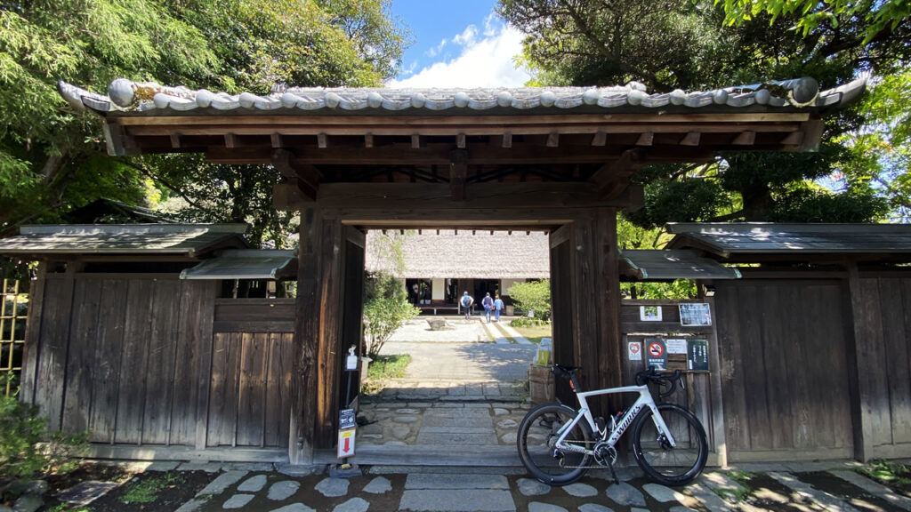 すぐ隣の瀬戸屋敷も凄い