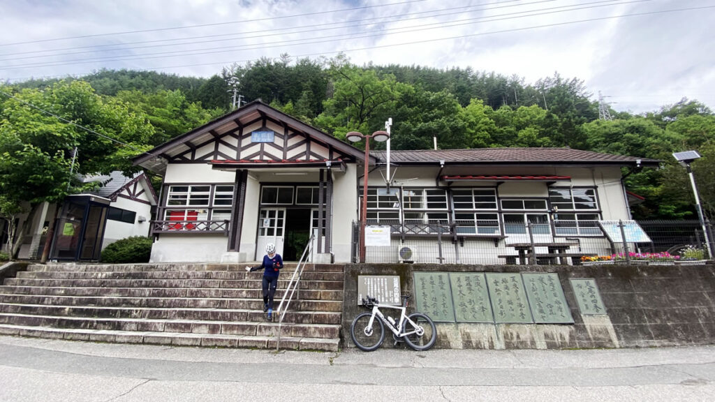 本日の僕的目的地の1つ通洞駅に到着