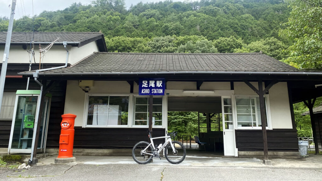 足尾駅には古い車両が展示されていたりします