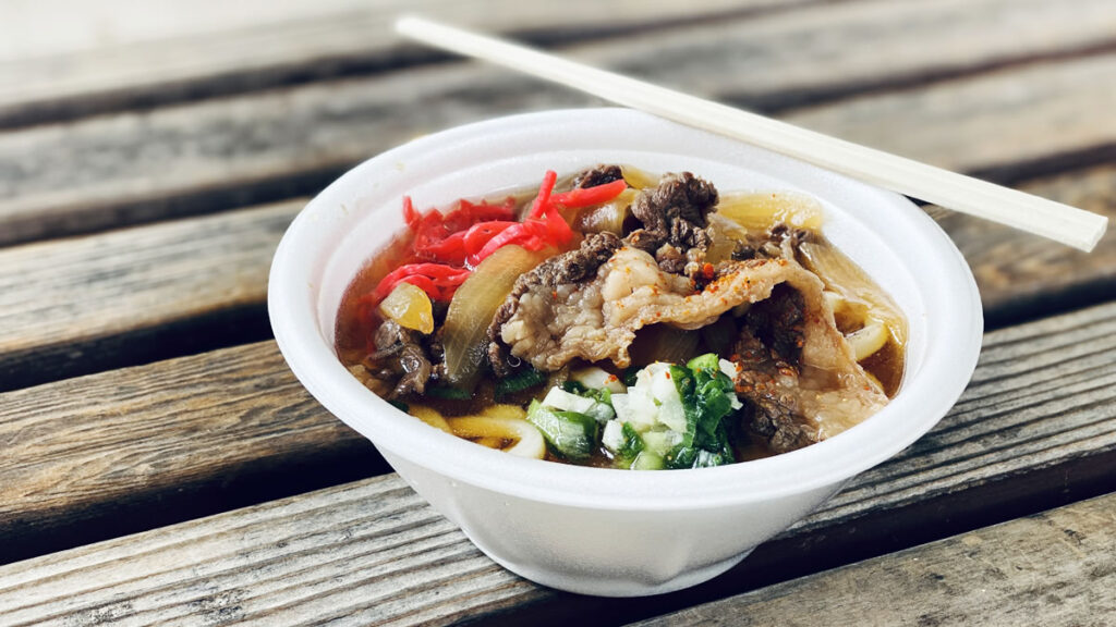 更に馬肉のうどんも振る舞われます