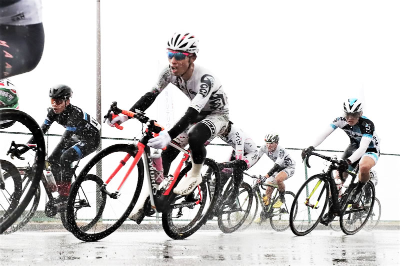 大雨のレースになったエキスパートクラス