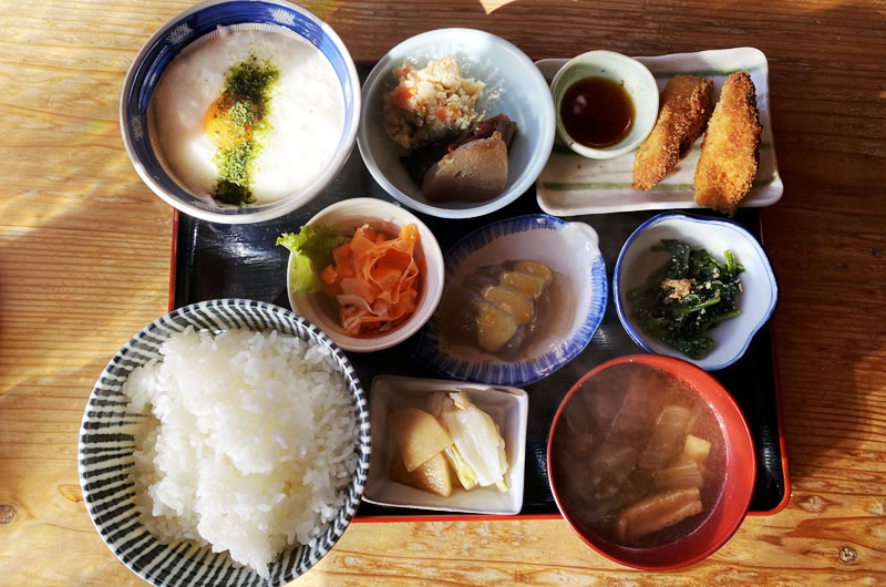 島勝来たらぜひとも食べたいとろろめし定食