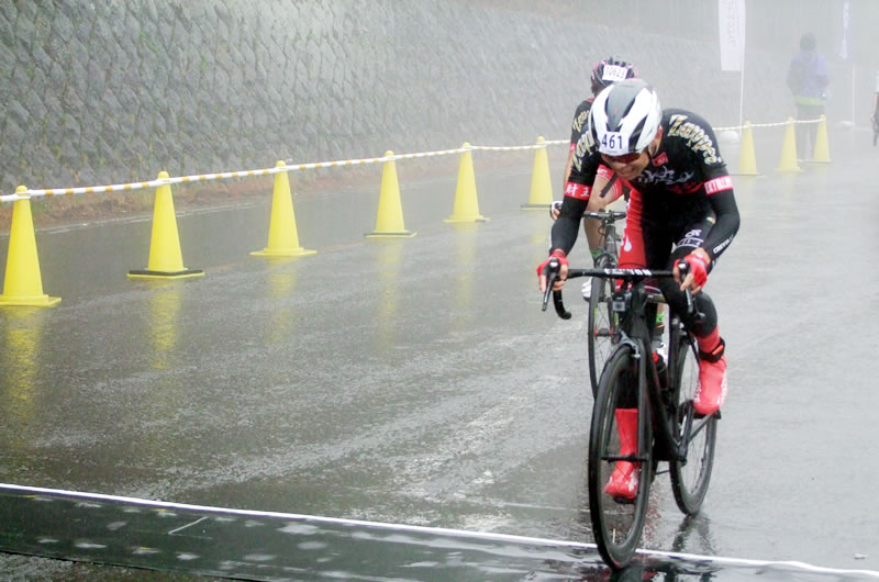 極寒大雨の富士ヒルで効果を発揮したスポーツバルムレッド3