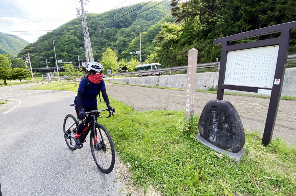 木曽路最後の宿場町・贄川宿の入り口