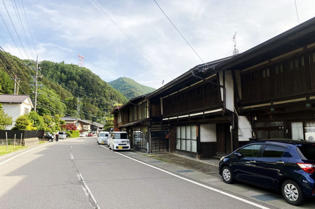 本山宿には少しだけ古い町並みが残っています