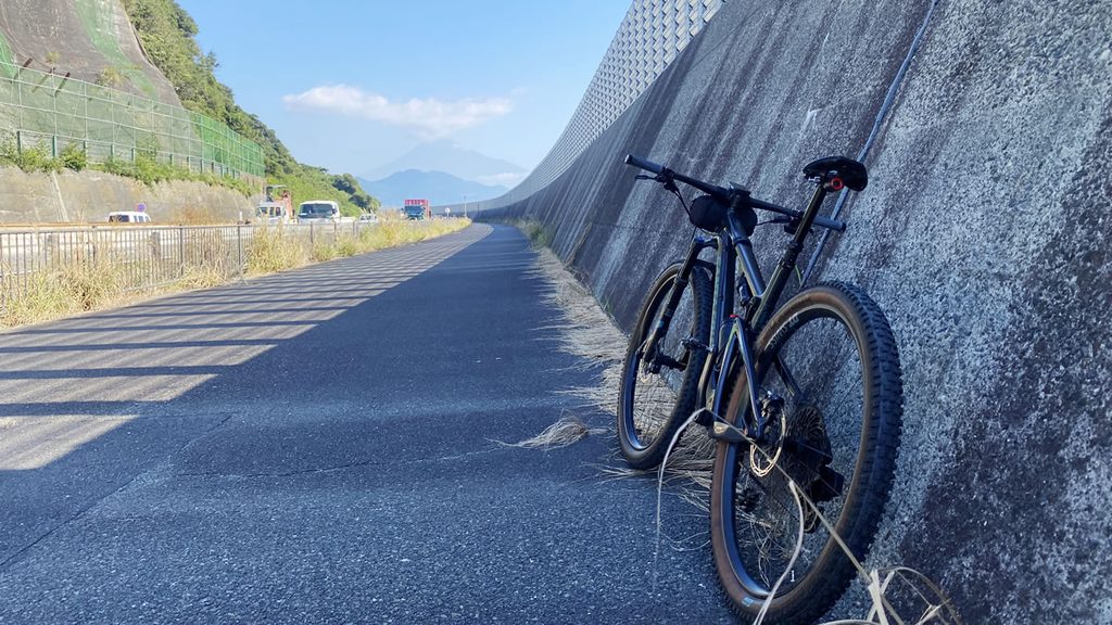 興津と由比の間の自転車道は富士山の名所