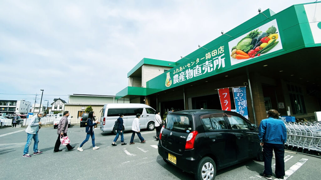 直売所は開店前から大行列!