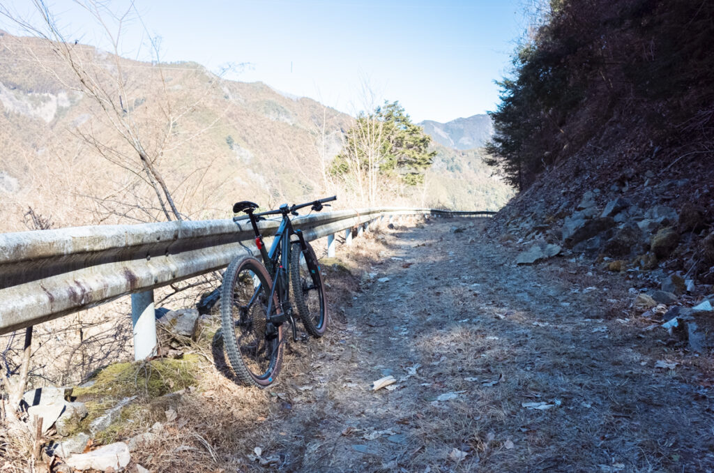 グラベル林道で山越え