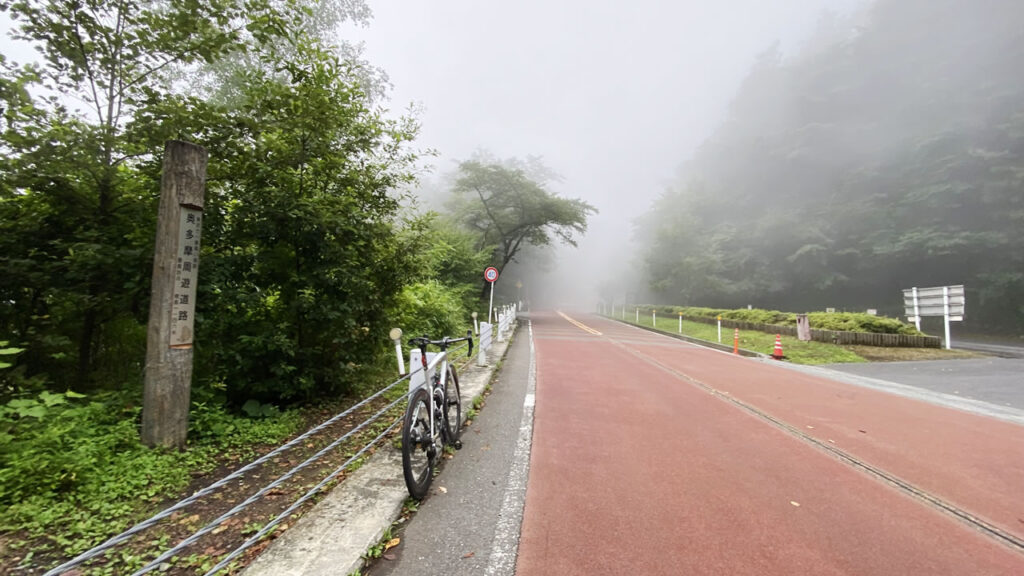 奥多摩湖から風張峠までは約1時間のヒルクライム