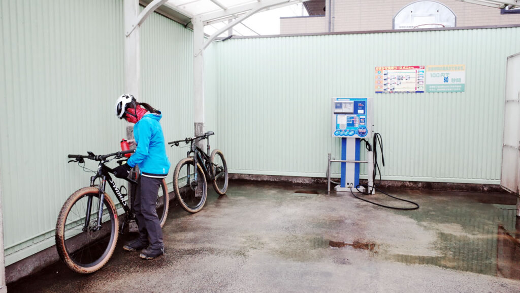 コイン洗車場でマウンテンバイクを洗ってみる