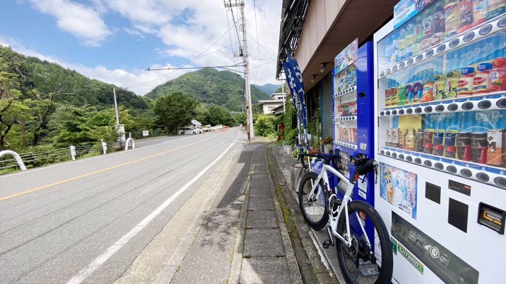 みんな大好き「島勝」から先は、柳沢峠まで長い上り基調