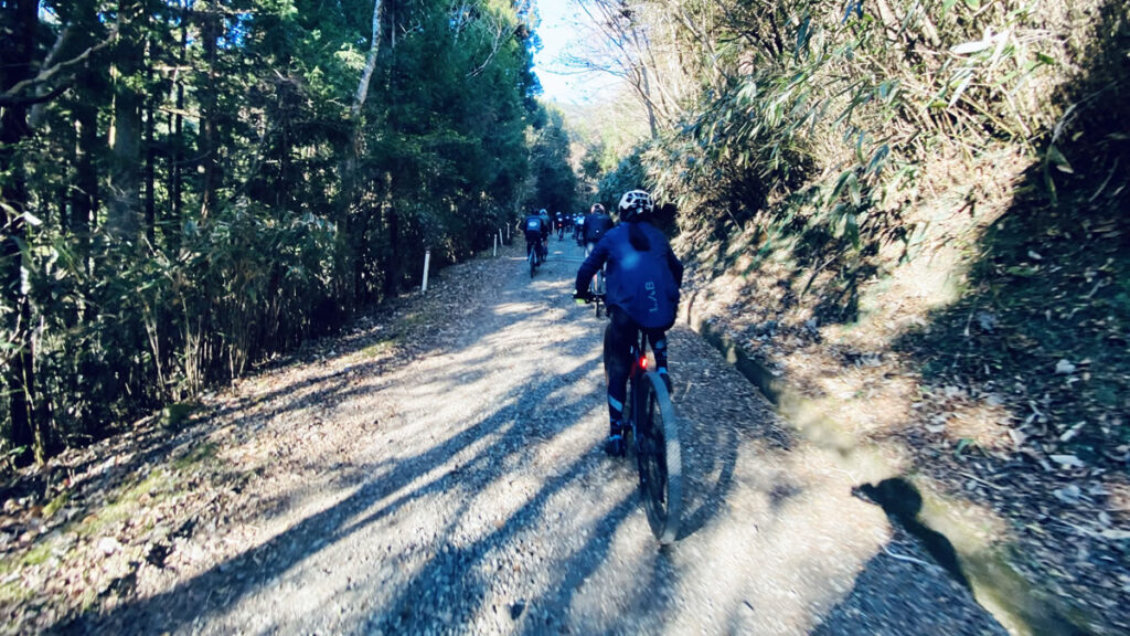 グラベルバイクの上りについていけませんw