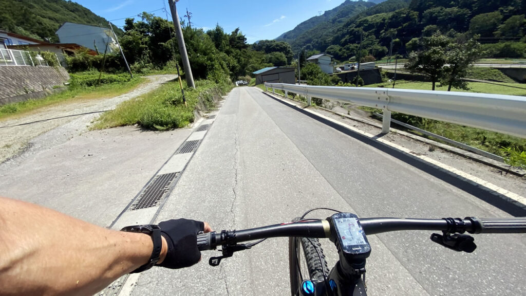 国道299号線に合流して、長かった田口十石峠線の旅は終了！