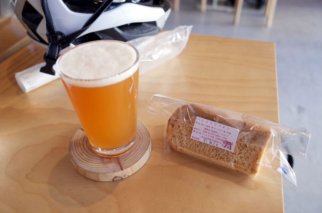 奥多摩のクラフトビールとシフォンケーキを楽しむ