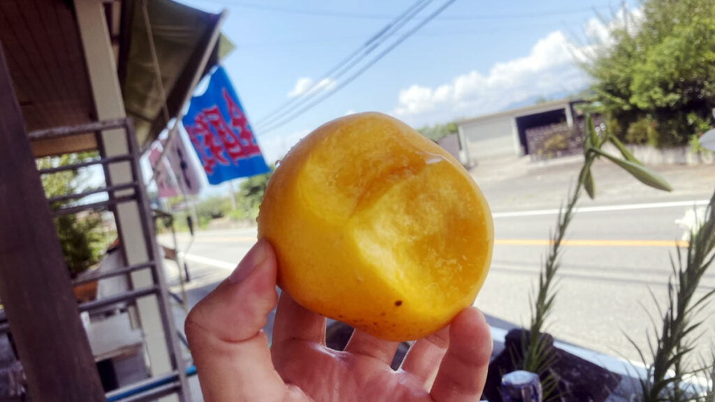 黄桃まるごと1個を試食！