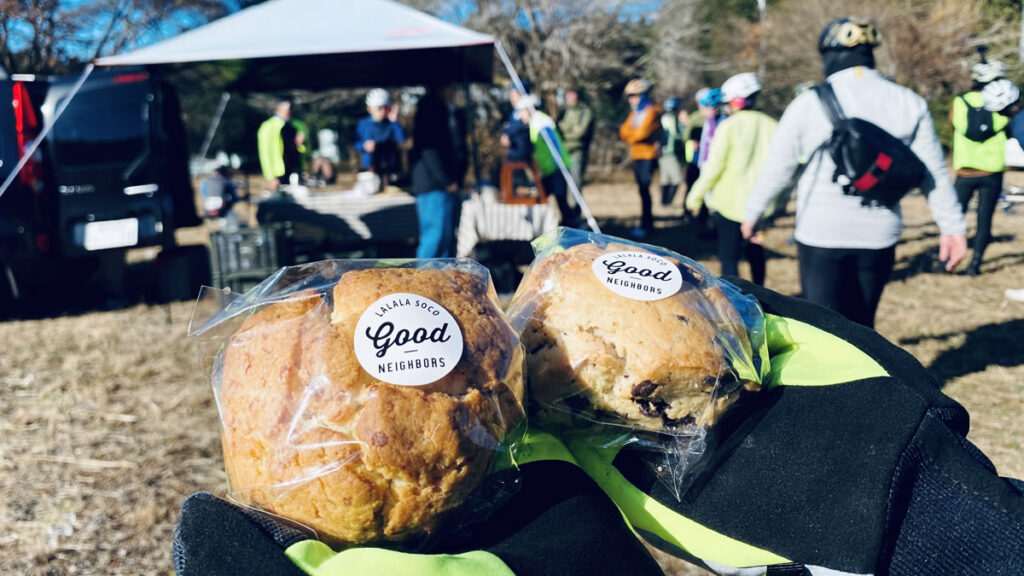 こちら最初のエイドでいただいたスコーン(帰りの運転の補給食になりました)