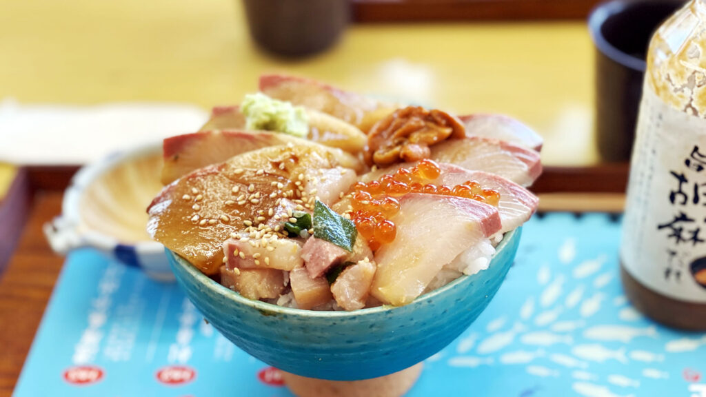 漁港の駅のランチ丼が美味しい