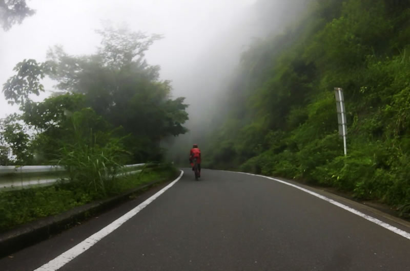 霧のヤビツ峠で事件は起こった