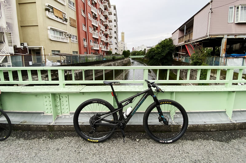 サンタクルーズ・ブラーがロードバイク並みに速いんです。しかも乗り心地がレーパン不要で素晴らしい