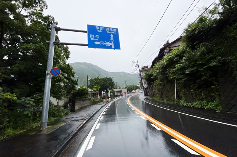 大雨の奥多摩街道