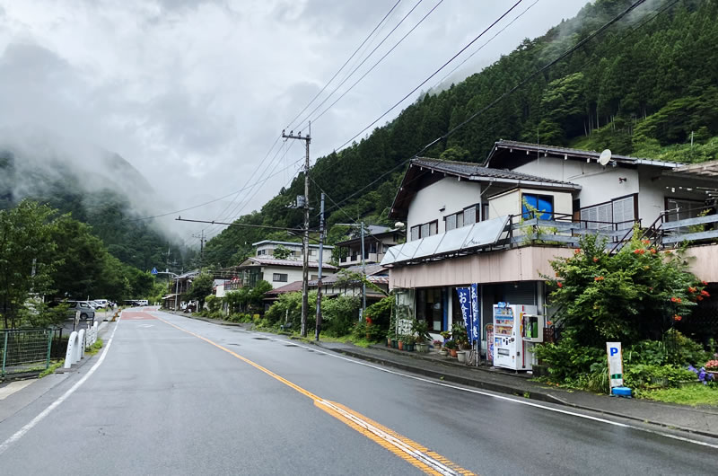 東京最果ての食事処として有名な「島勝」