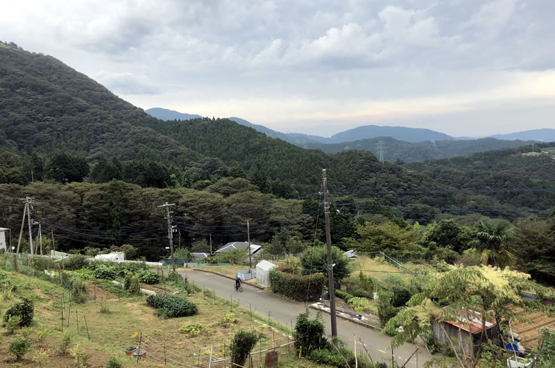 眺めは良いが斜度も良い大野山（iPhone7）