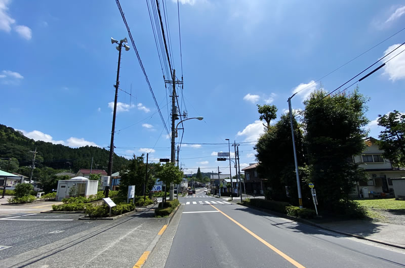 梅野木峠のアプローチはつるつる温泉入り口の交差点から