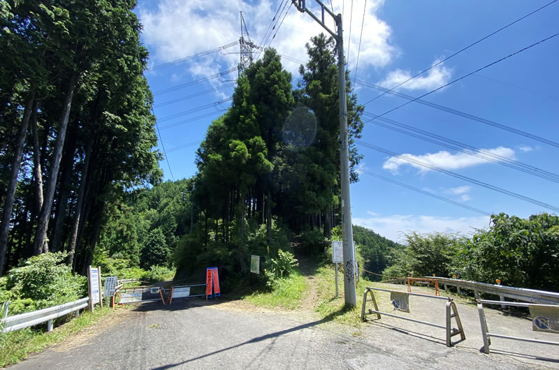 梅野木峠の頂上は何やら分岐がいっぱい