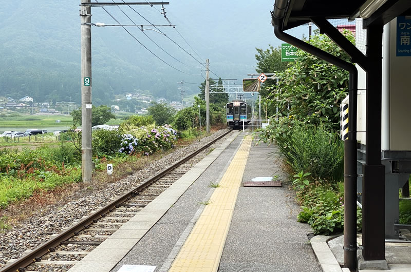 運よく、海ノ口駅に電車が入ってきた