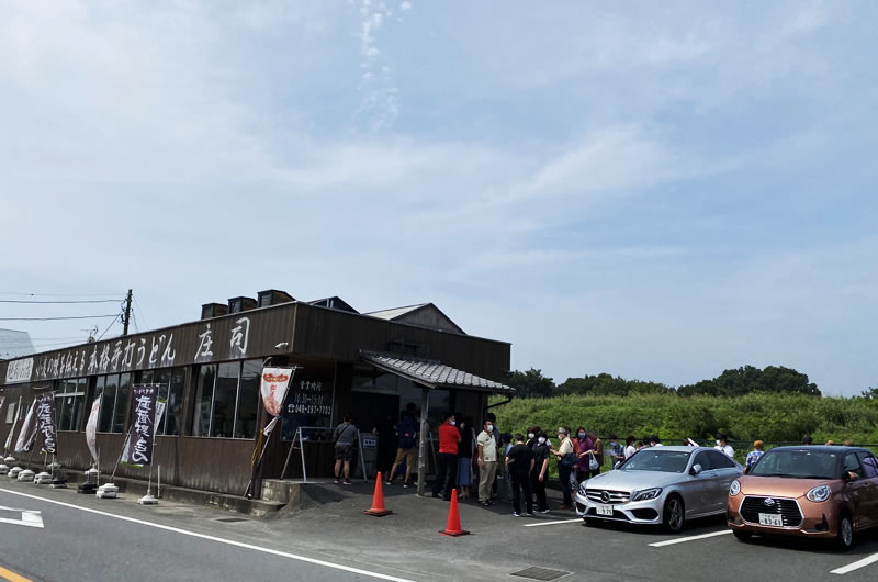 うどんの名店「庄司」、開店前から大行列！