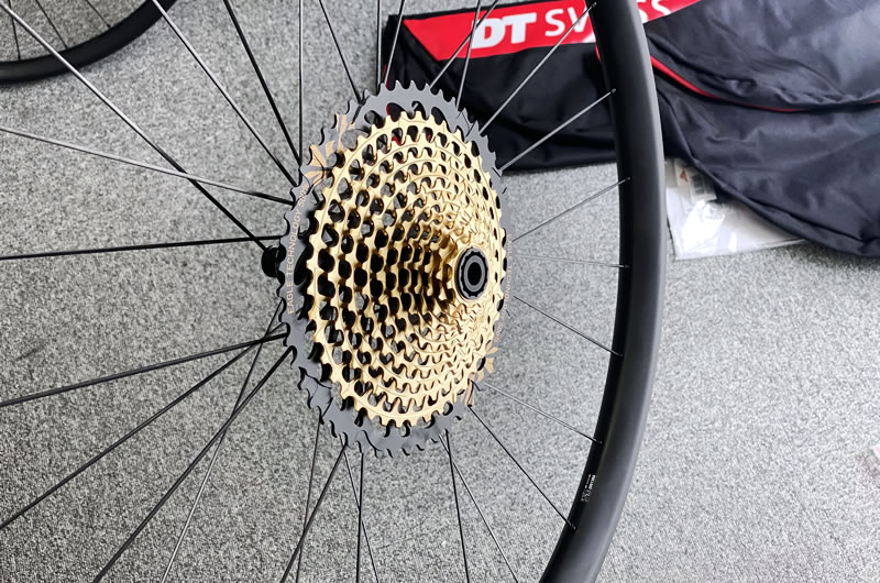 長らく放置されていたSRAM EAGLE XX1カセットスプロケットを付けられる