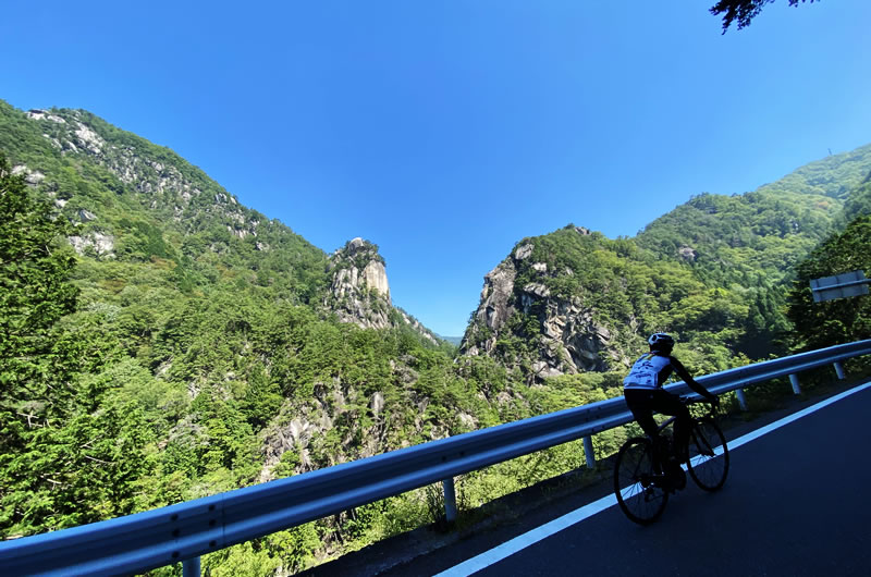 まるでドロミティのような岩山