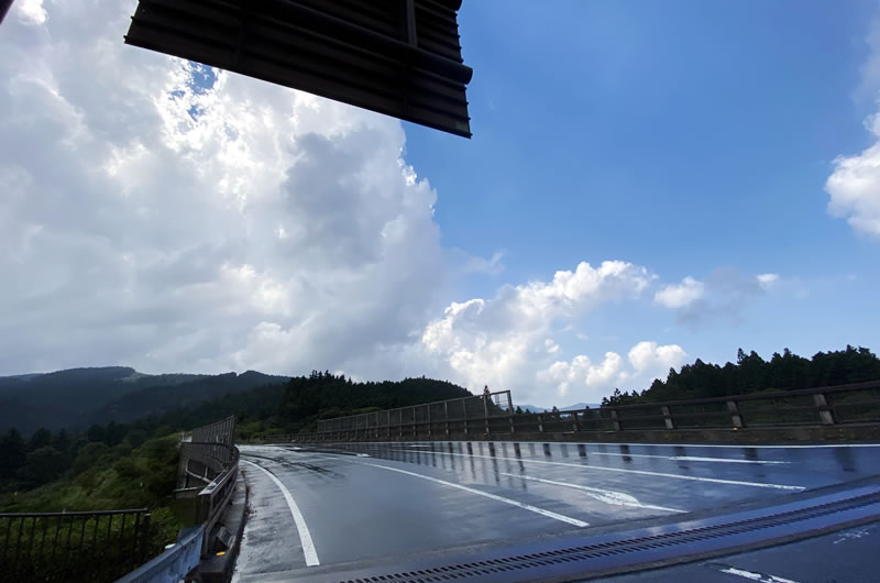 西伊豆スカイラインでは通り雨を何度かかいくぐり