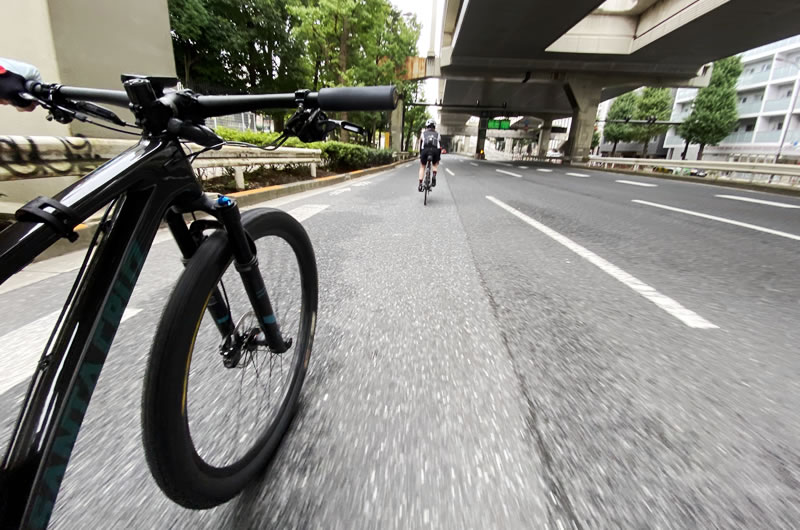 稲城の梨を買いにロードバイクに千切られる