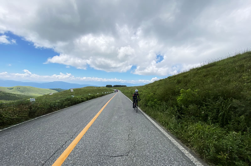 草原の中をひた走るヴィーナスライン