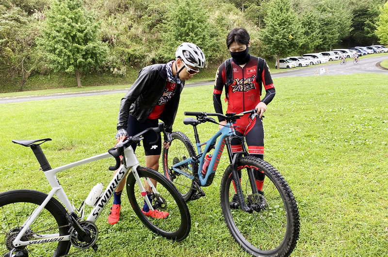 タケさんはＭＴＢで山を越えて観戦に