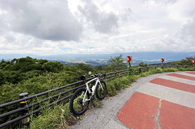 駿河小山へのダウンヒル。晴れた日は富士山を一望できる