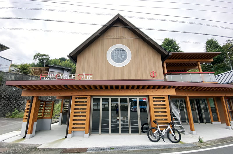 駿河小山駅前の廃墟！？のサイクリスト用施設