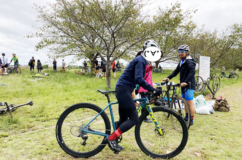 ゆっこさんのバイクに乗るデゲメン氏