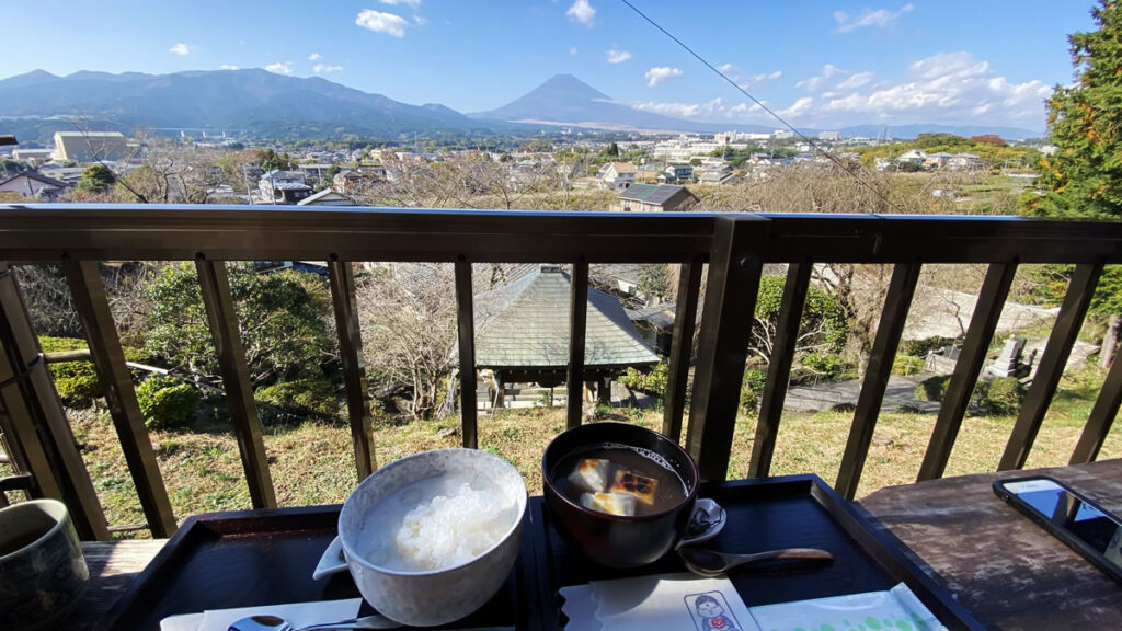 富士山を独り占めしながら味わうお汁粉が最高！