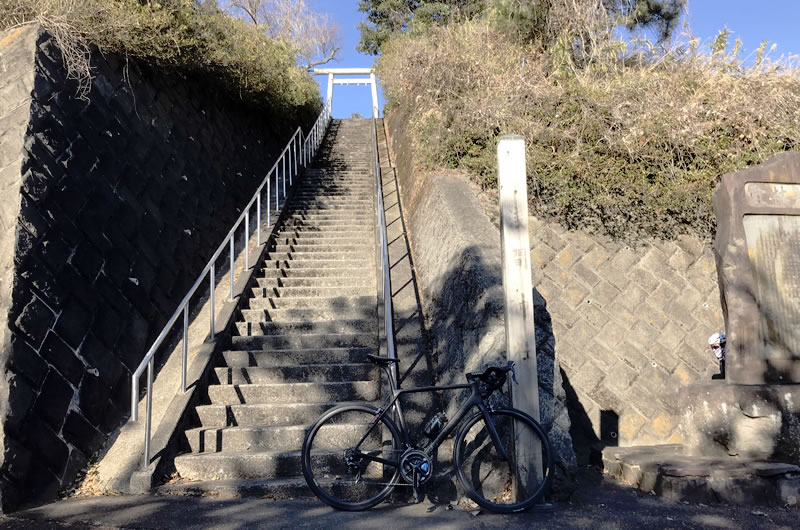 中腹にある浅間神社で初詣