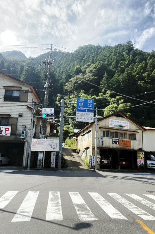 いつもの交差点を右折