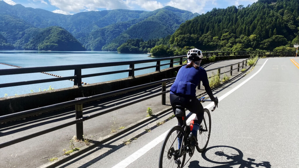 本日最初のリハビリは奥多摩湖