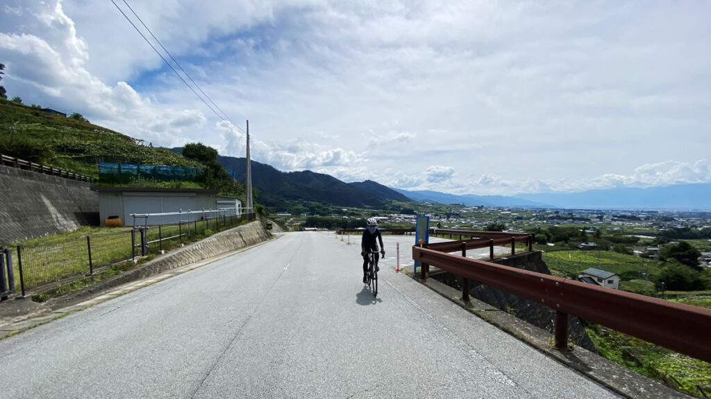 フルーツラインを越えて塩山まで走り切ってしまった