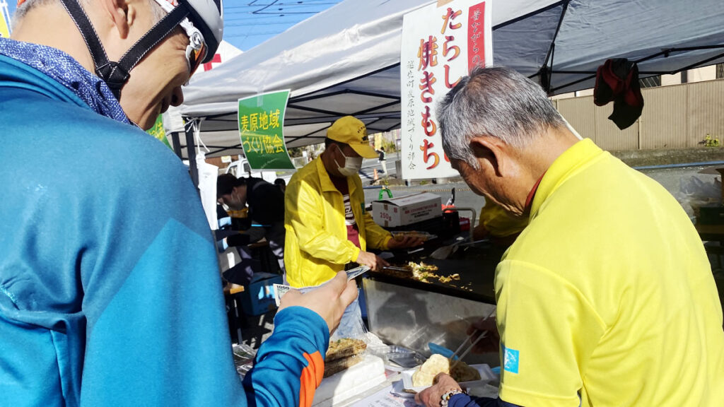 美味しそうな小麦粉溶いて焼いたおやつとか