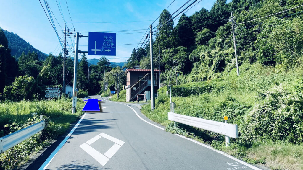 白石峠の分岐は直進します