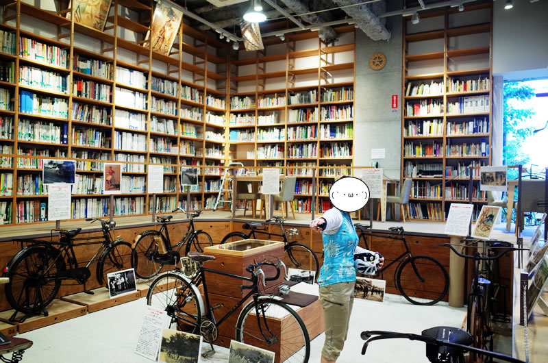 自転車文化センターにはたくさんの蔵書が！
